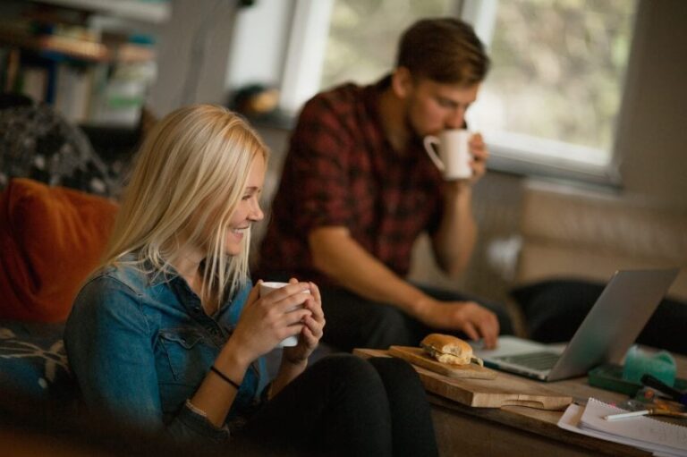 8 Signs He’s Getting Sick of You